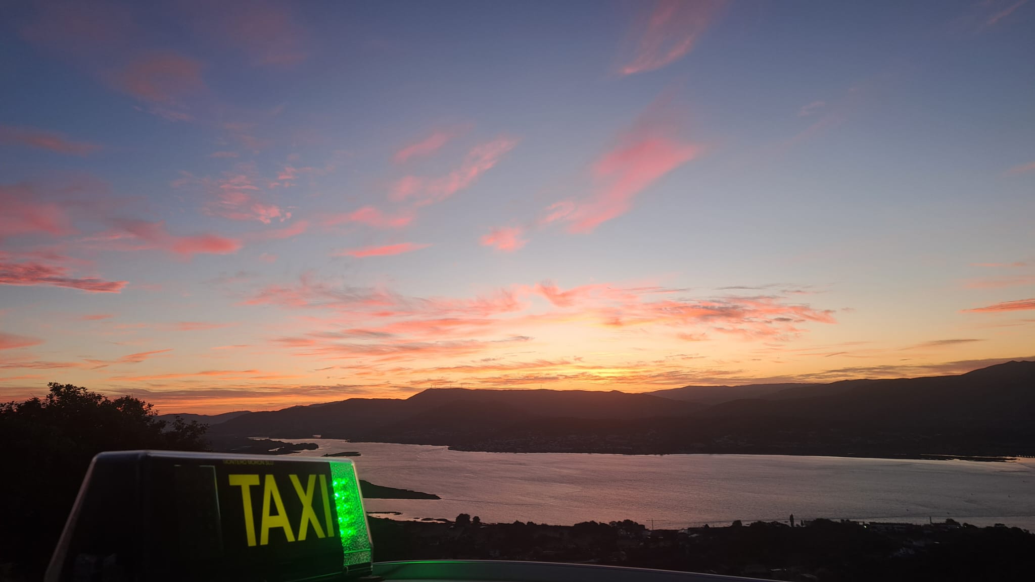 Vehículo taxi moderno